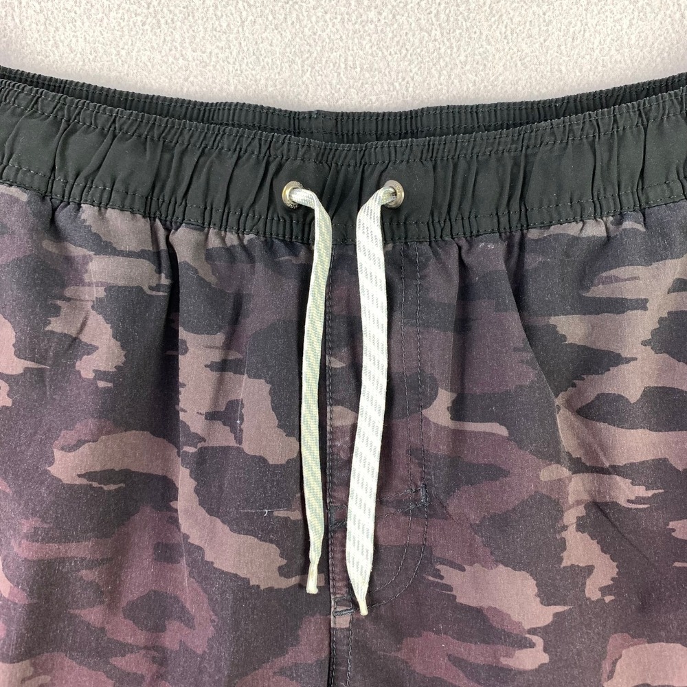 vuori Kore Short 7" Mens Medium Camo Athletic Gym Training Distressed - Picture 3 of 11